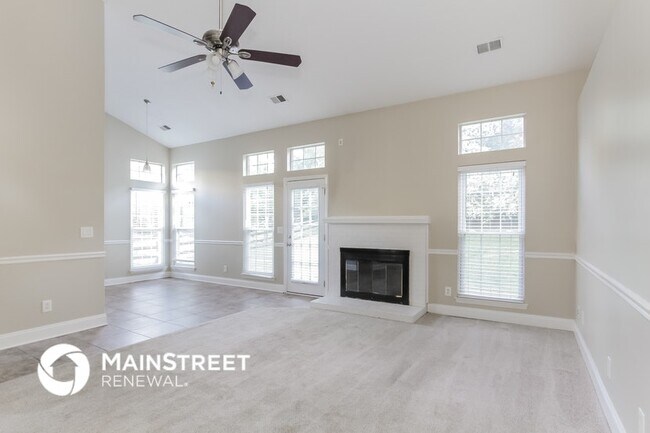 Foto del edificio - 8708 Brampton Dr