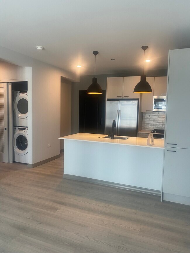 Foto del edificio - 2145 N Elston Ave