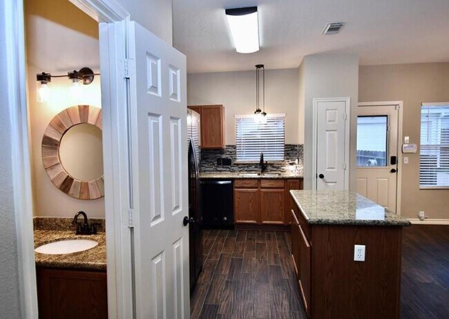 Foto del edificio - 9710 Coyote Creek Dr