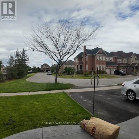 Building Photo - 28 Lavallee Cres