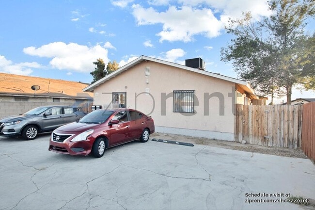 Building Photo - 16025 L St