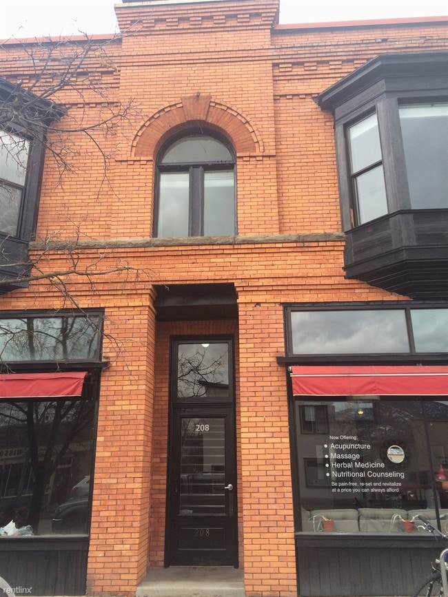 Building Photo - 208 S 3rd St W