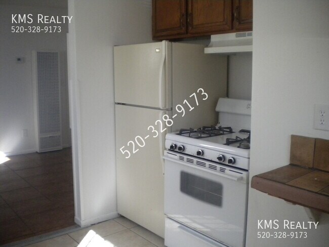Building Photo - 2750 N Los Altos Ave