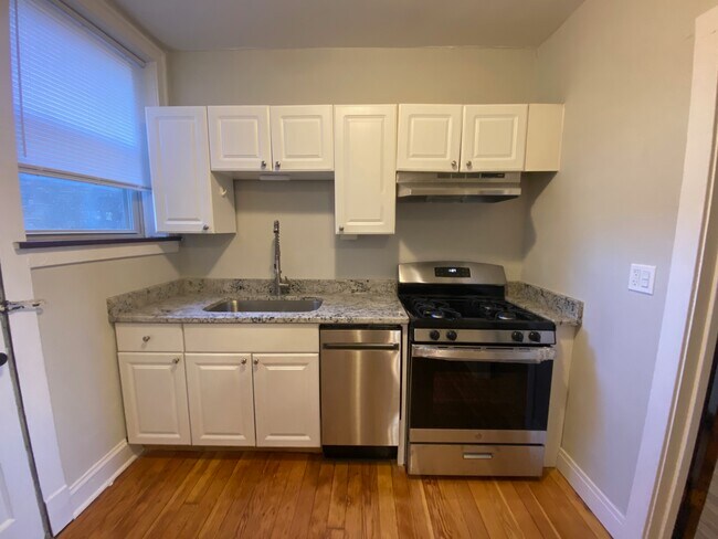 Foto del edificio - 5542 W Leland Ave