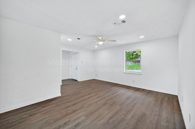 Building Photo - 701 E Morton St