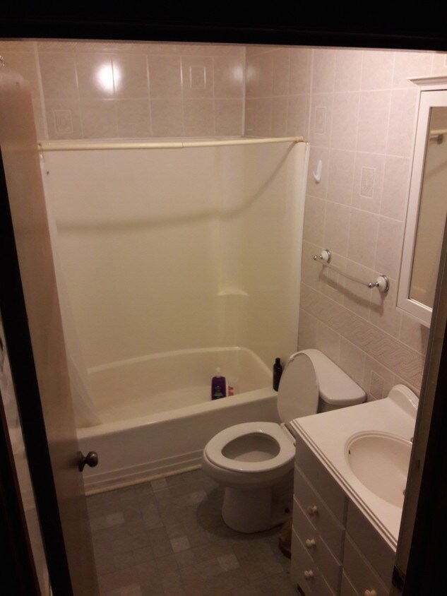 Foto principal - 360 Sneed Hill Rd