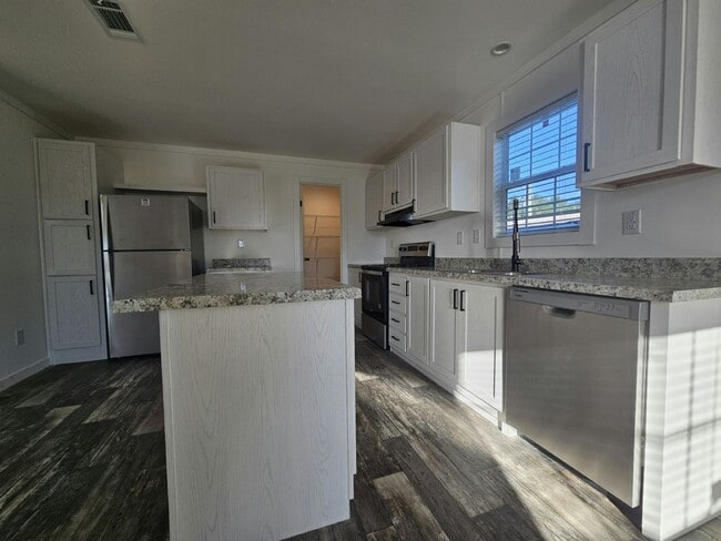 Building Photo - 1029 Myakka Dr