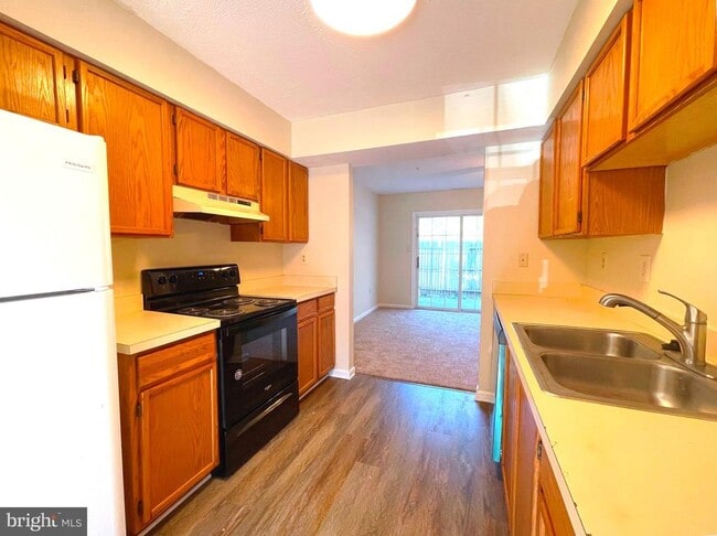 Building Photo - 46280 Mako Way