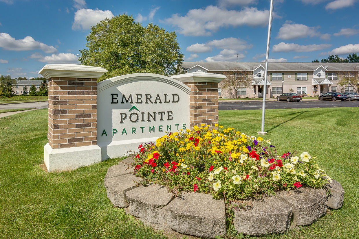 Foto principal - Emerald Pointe Apartments