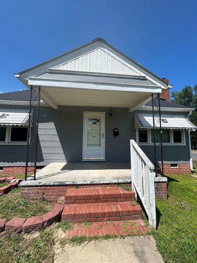 Foto principal - Exclusively offered by MUSE REALTY, LLC