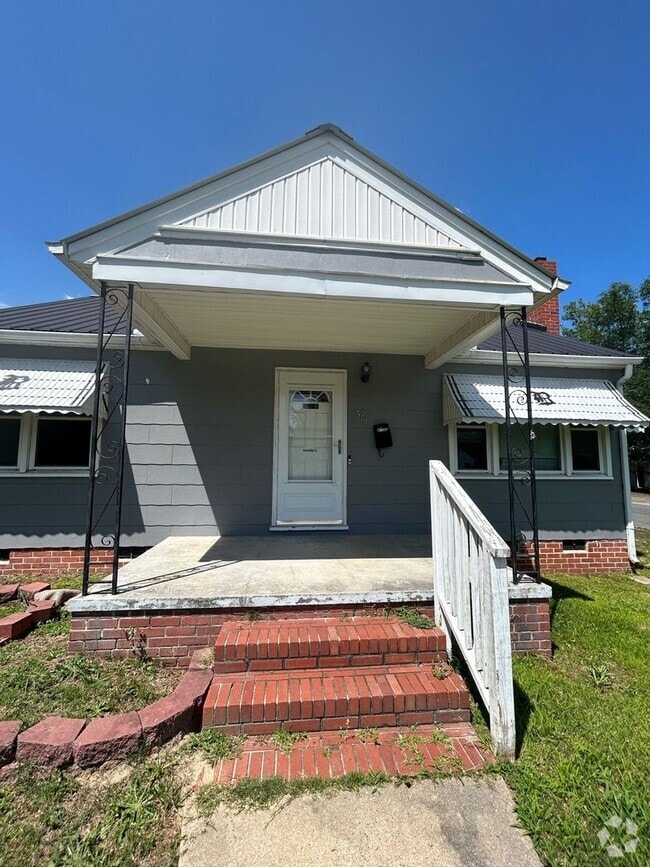 Building Photo - 561 Arch Dr