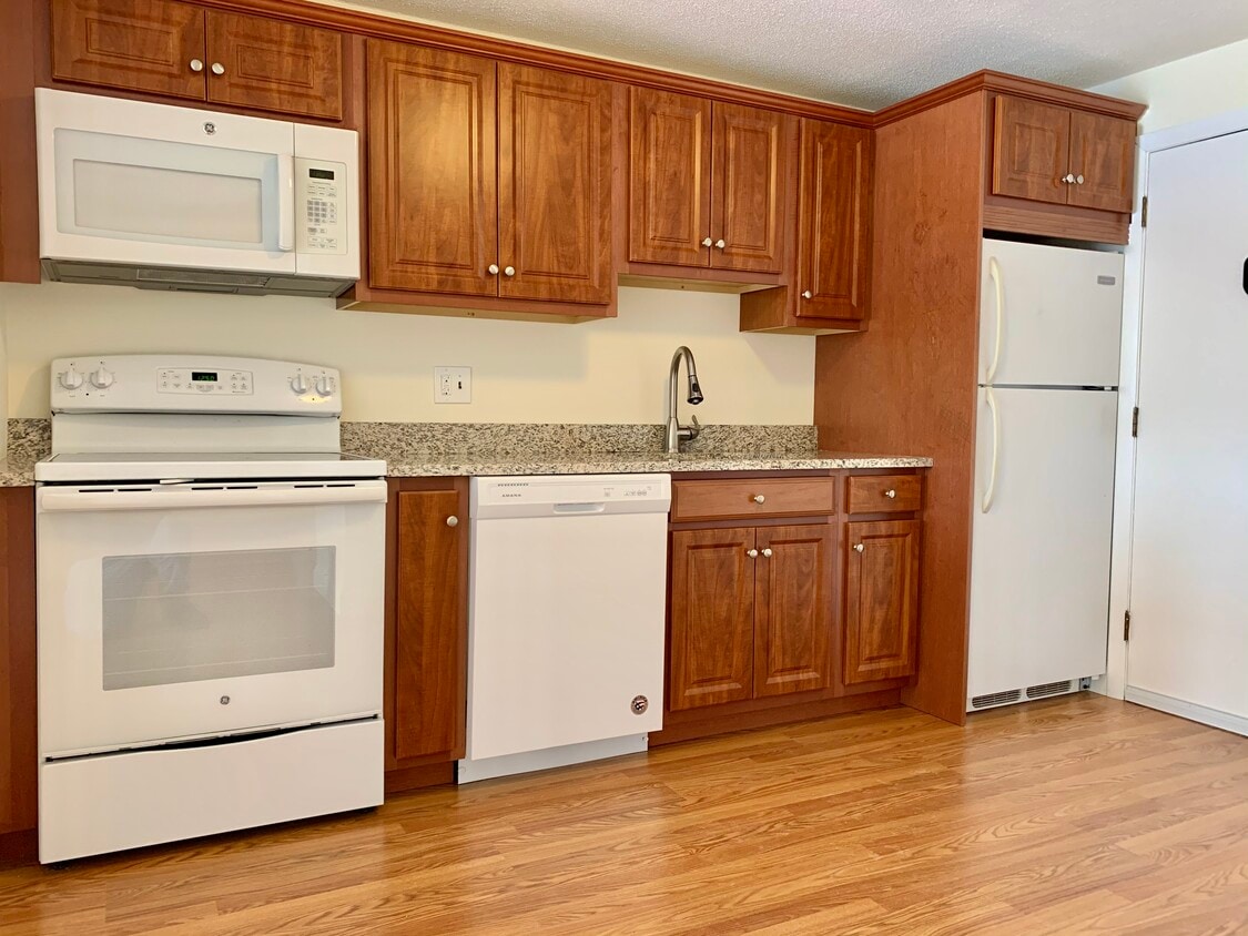 19 Maple St Unit 19, Amesbury, MA 01913 Condo for Rent in Amesbury