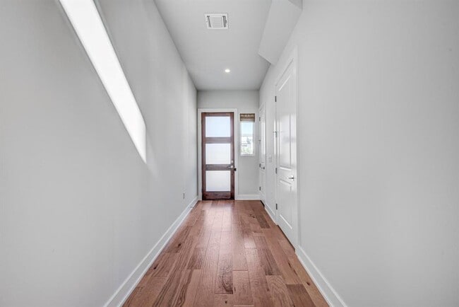 Foto del edificio - 6401 Keegans Dr