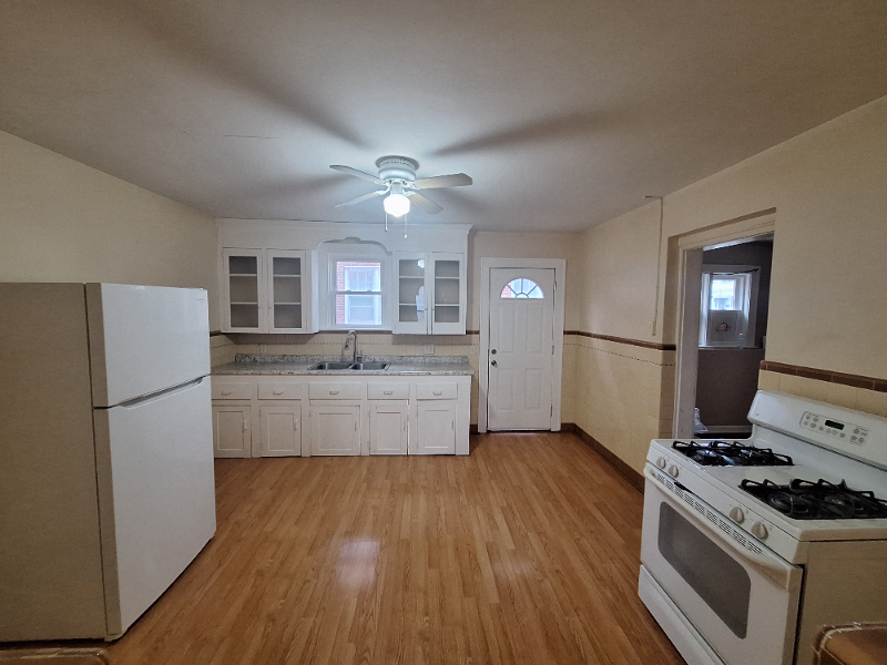 Primary Photo - 321 Oak Hill Ave