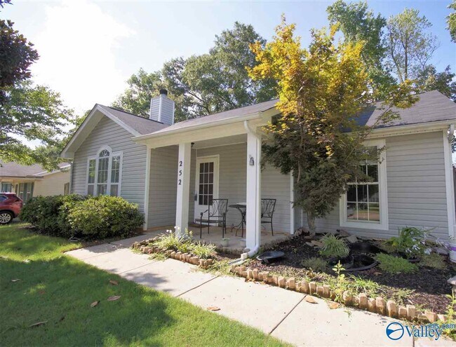Foto del edificio - 252 Mountain Creek Dr