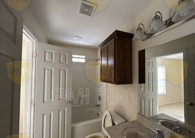 Foto del edificio - 301 W Albatross Ave