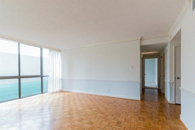 Building Photo - 5001 Woodway Dr