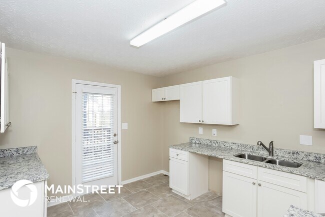 Building Photo - 5093 Lakewood Way
