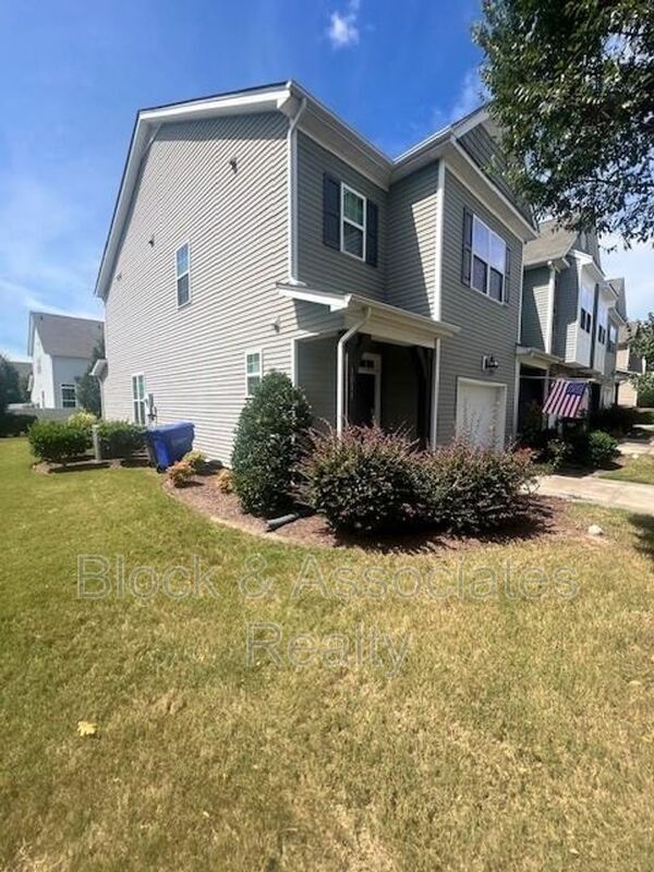 Foto del edificio - 1011 Skyler Ln