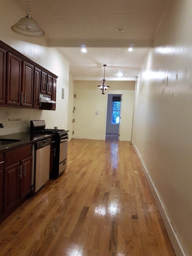 Foto principal - 776 Hart St