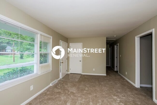 Building Photo - 3 Bedroom Pet-Friendly Home in Charlotte, NC with Main Street Renewal