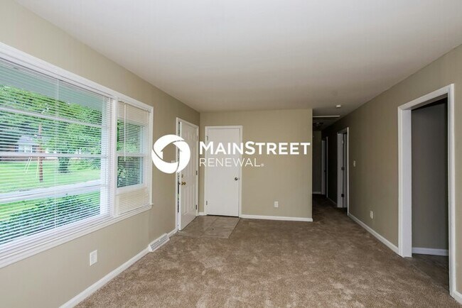 Foto del edificio - 3 Bedroom Pet-Friendly Home in Charlotte, NC with Main Street Renewal