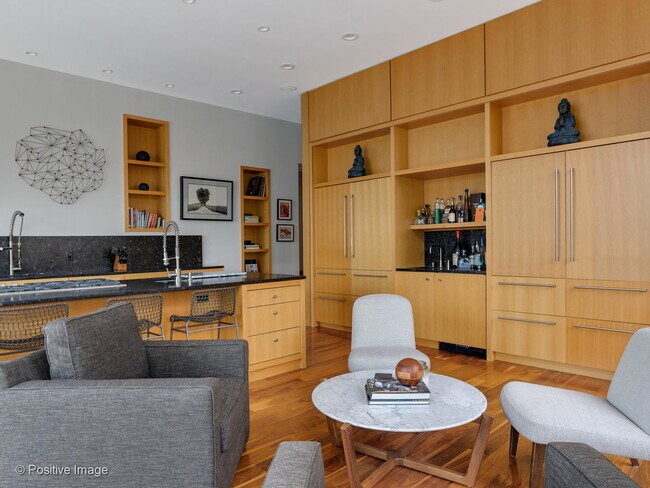 Foto del edificio - 1302 W Erie St