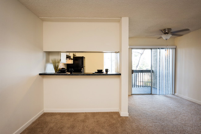 7491 Collins Ave La Mesa CA-Elan Mesa Lofts-Dining Area - Elan Mesa Lofts