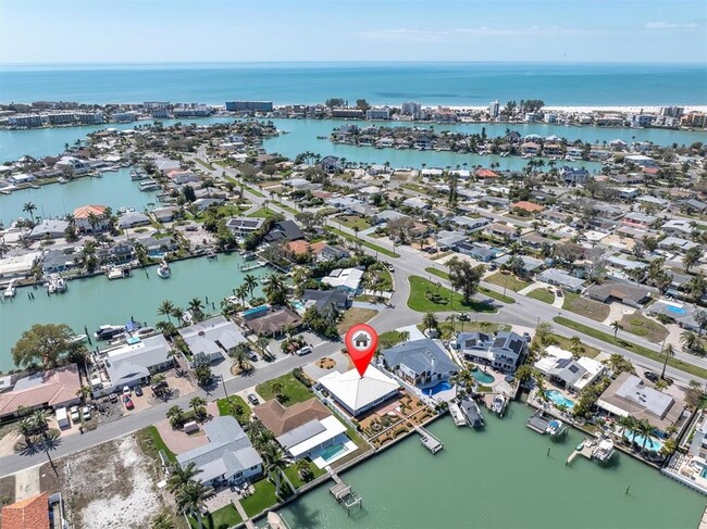 Building Photo - 7 Island Dr