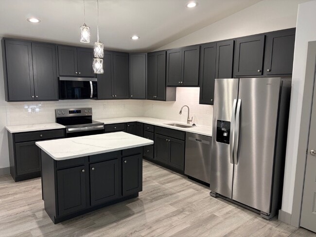 Building Photo - 1160 Marathon Dr