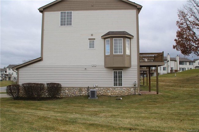 Foto del edificio - 239 Oak Ridge Dr