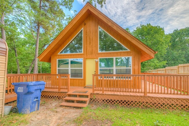 Building Photo - 144 Little John Dr