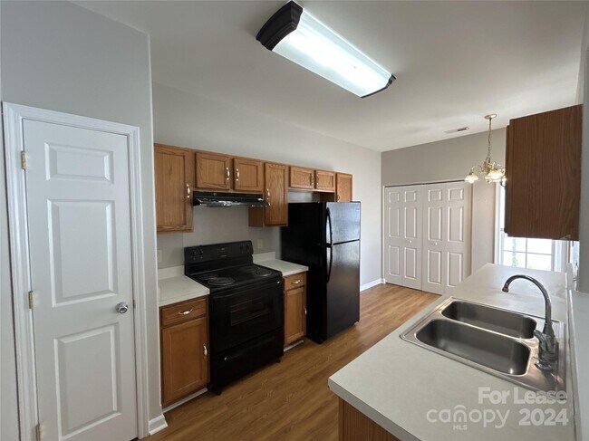 Building Photo - 8340 Carob Tree Ln