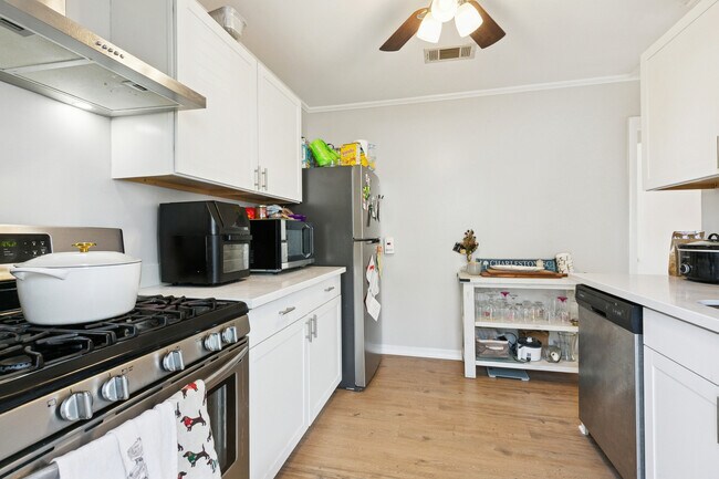 Foto del edificio - 453 Aurora Ave