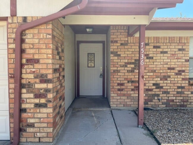 Photo - 7536 Meadowlark Lane N House