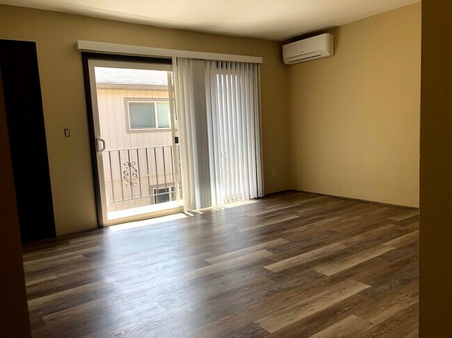 Living room with extra large slider to private balcony - 3808 SE 39th Ave
