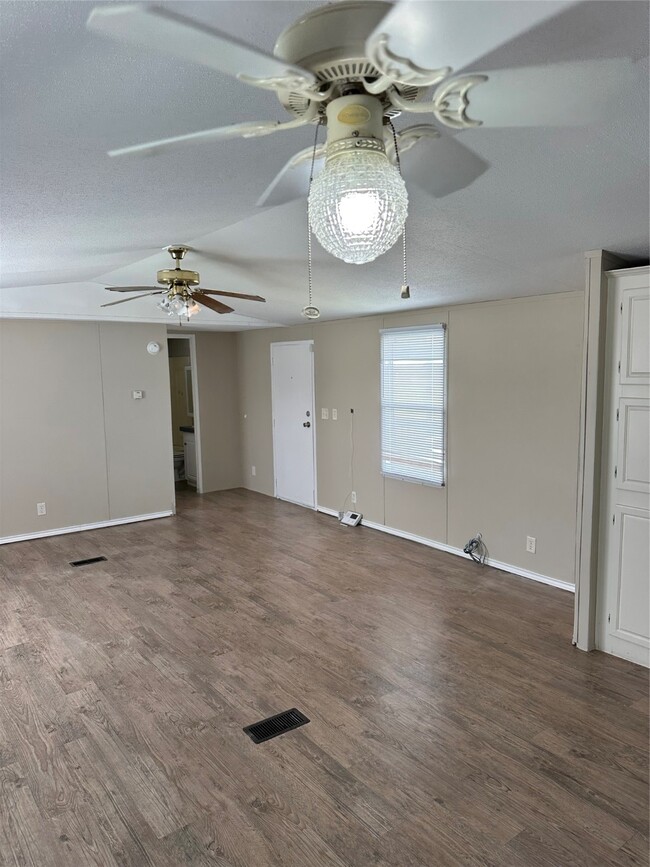 Building Photo - 2021 N Battlebell Rd