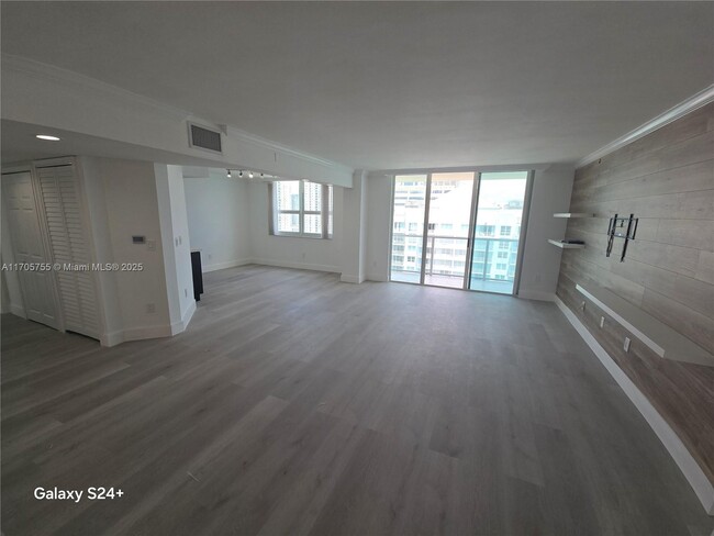 Foto del edificio - 1155 Brickell Bay Dr