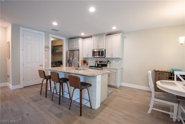 Building Photo - 14719 Edgewater Cir