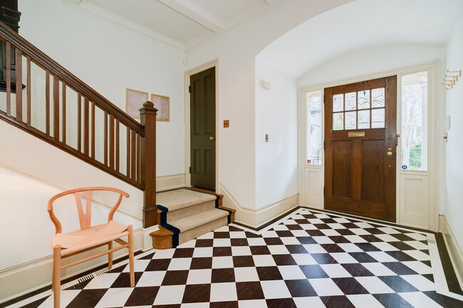 Building Photo - 104 Park Rd