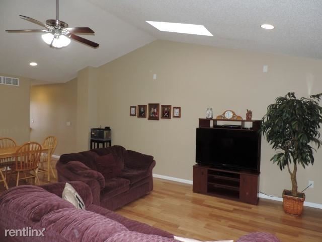Building Photo - 3 br, 2 bath Townhome - 1560 Progress St