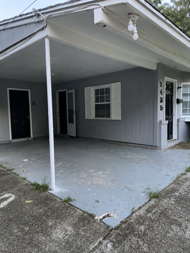 Building Photo - 2435 Thrasher Ave
