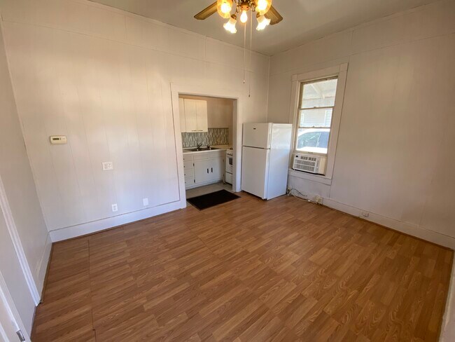 Foto del edificio - 622 Gypsum Ave