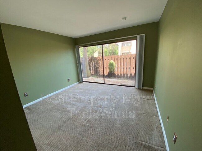 Building Photo - 850 Village Lake Terrace