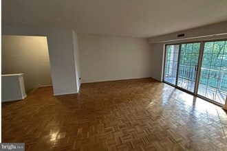 Building Photo - 1002 Valley Glen Rd