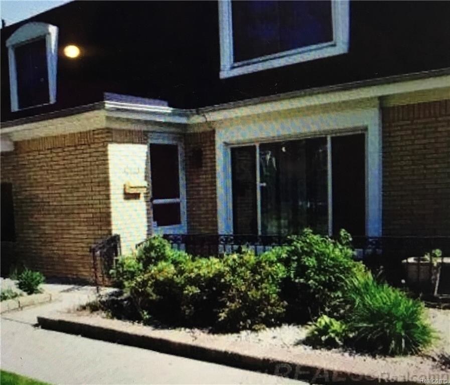 Primary Photo - 29804 City Center Dr
