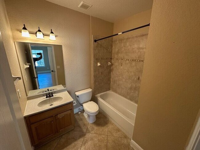 Foto del edificio - Beautiful 3 bed 3 bath town home