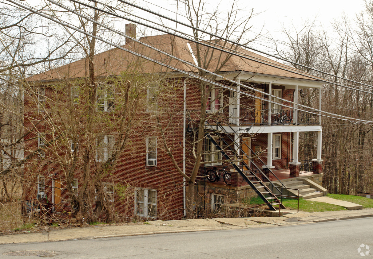 Building Photo - 303 Woodlawn Ave