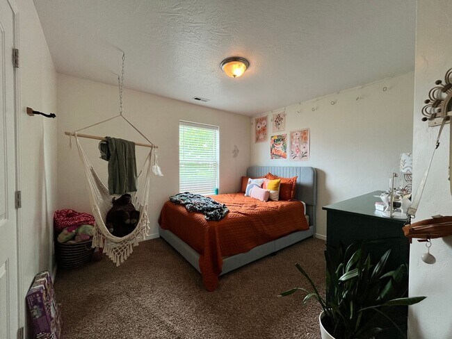 Foto del edificio - 2049 S Meadow Marsh Dr