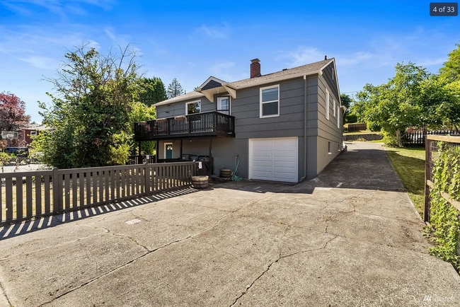 Building Photo - 2136 N Callow Ave